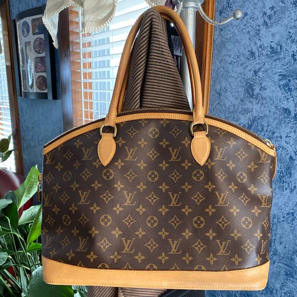 ❌❌SOLD❌❌ Authentic Loius Vuitton Horizontal Lockit - Picture 2 of 16